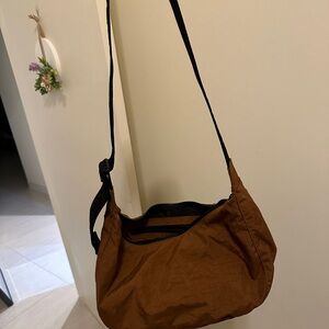 Baggu brown medium crescent